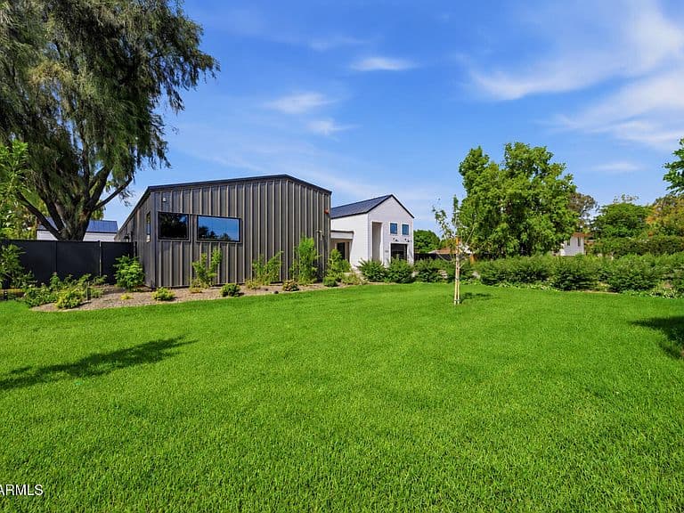 5226 E SWEETWATER Avenue photo 3