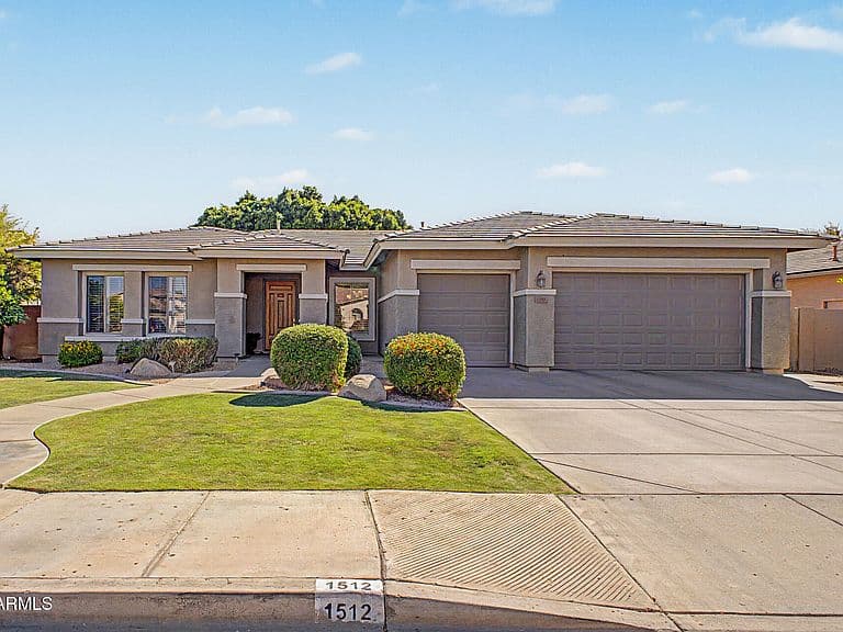 1512 N ROBIN Lane photo 2