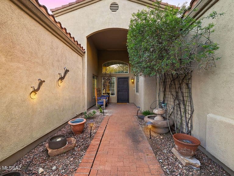 6570 N Shadow Run Dr photo 4
