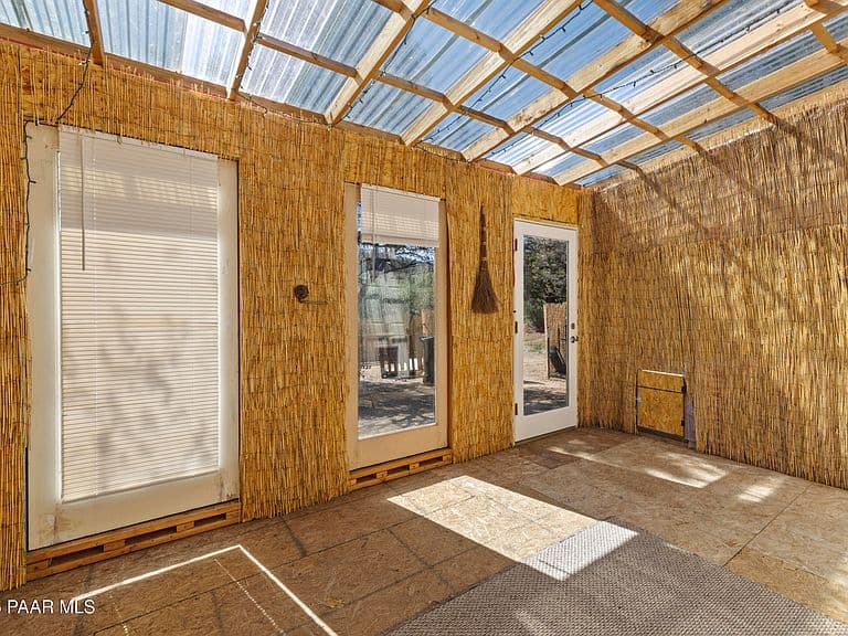 1502 E Butterfield Rd photo 4