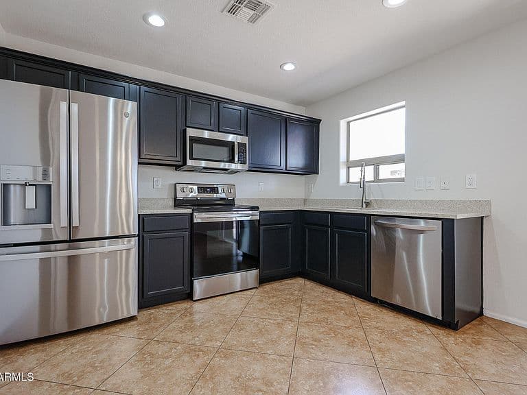 22557 N Davis Way photo 2