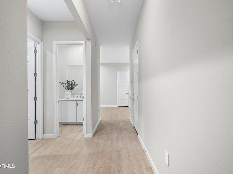 5131 E VILLAGE Drive photo 5