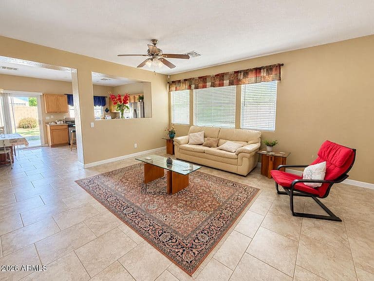 8118 W HARMONY Lane photo 2