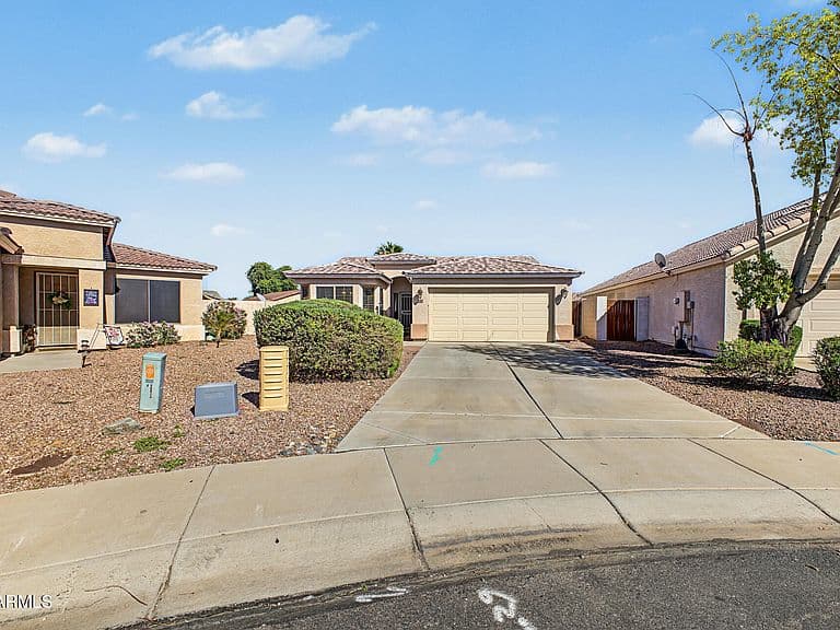 10810 W WINDSOR Avenue photo 3