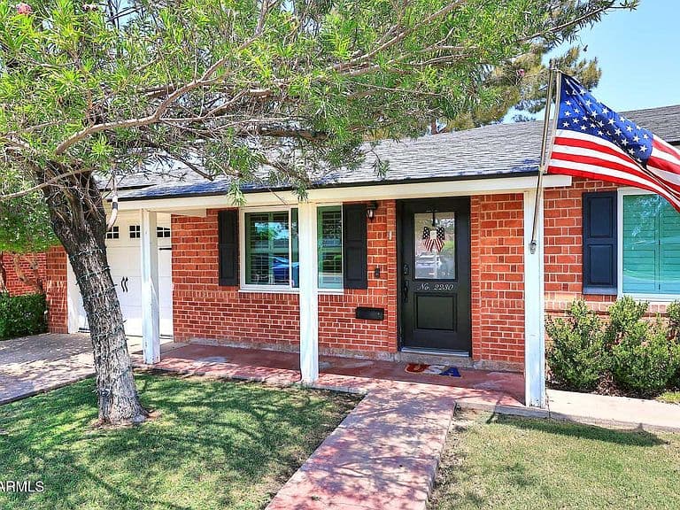 2230 E DEVONSHIRE Avenue photo 3