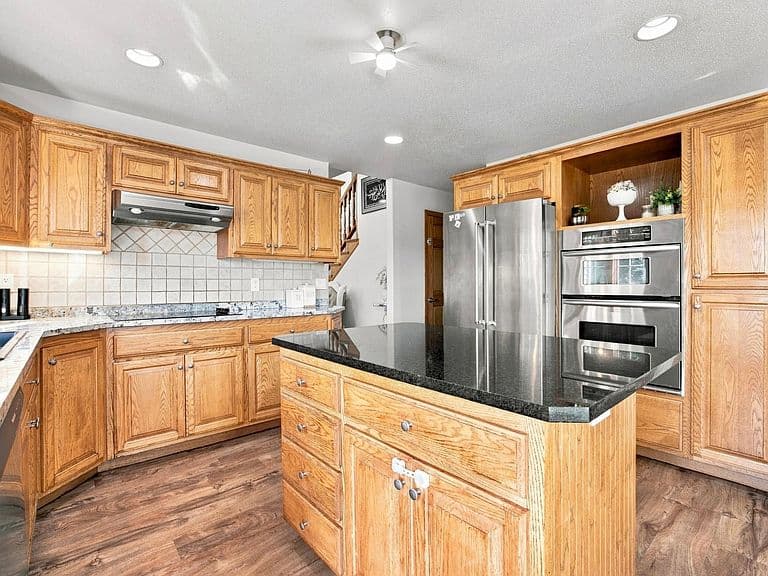 609 Lexington Ln photo 3