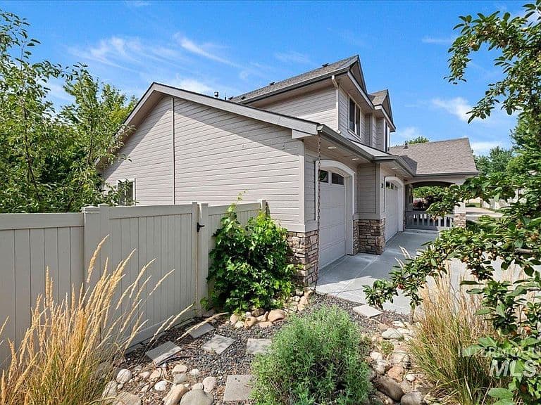 319 S Burgundy Bay Way photo 5