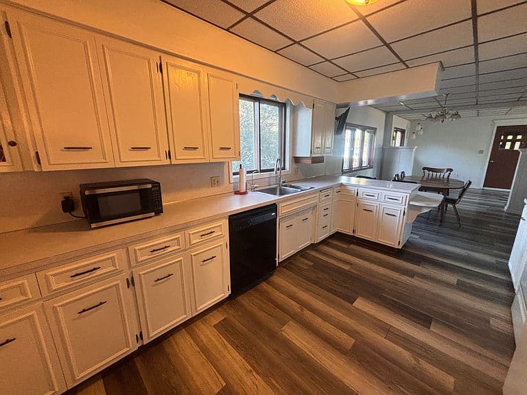 701 Cedar Ave photo 4