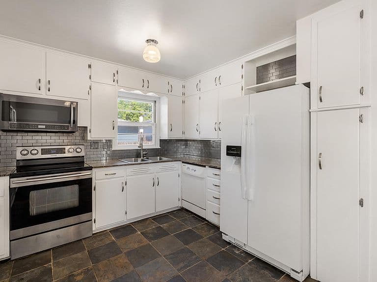 409 41st St photo 5
