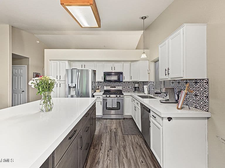 9186 W SAINT JOHN Road photo 3