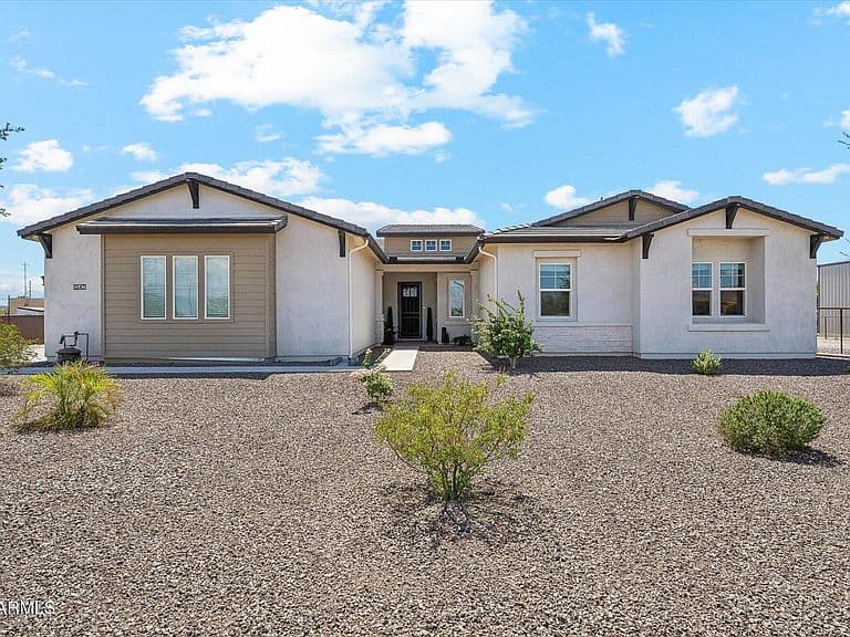1647 E LOBO Street photo 2