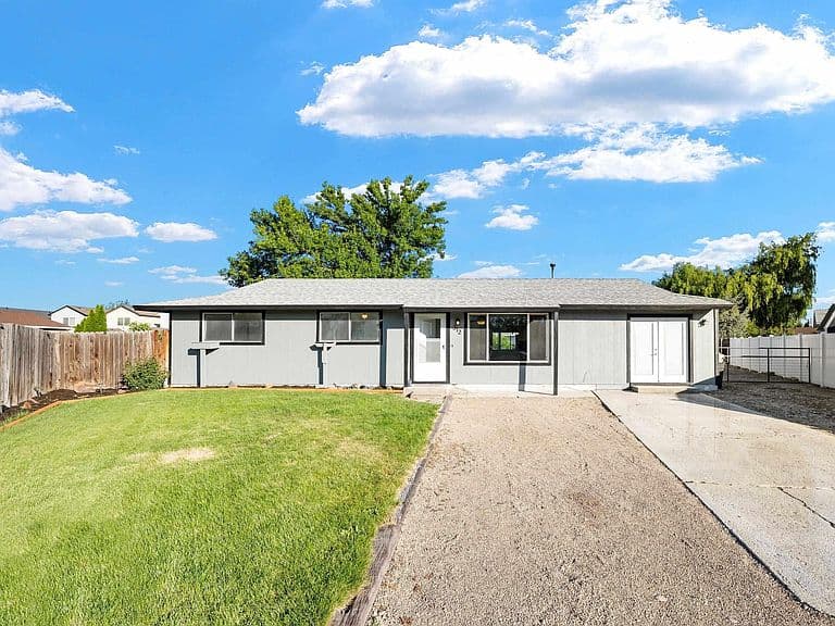 312 Carol Pl photo 3