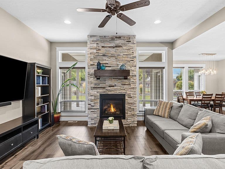 1085 W Tanzanite Dr photo 3