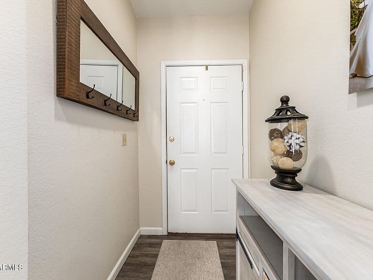 680 W Shawnee Dr photo 3