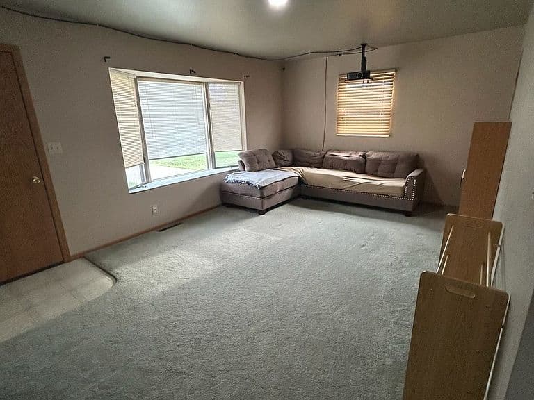 403 Linden Ave photo 4