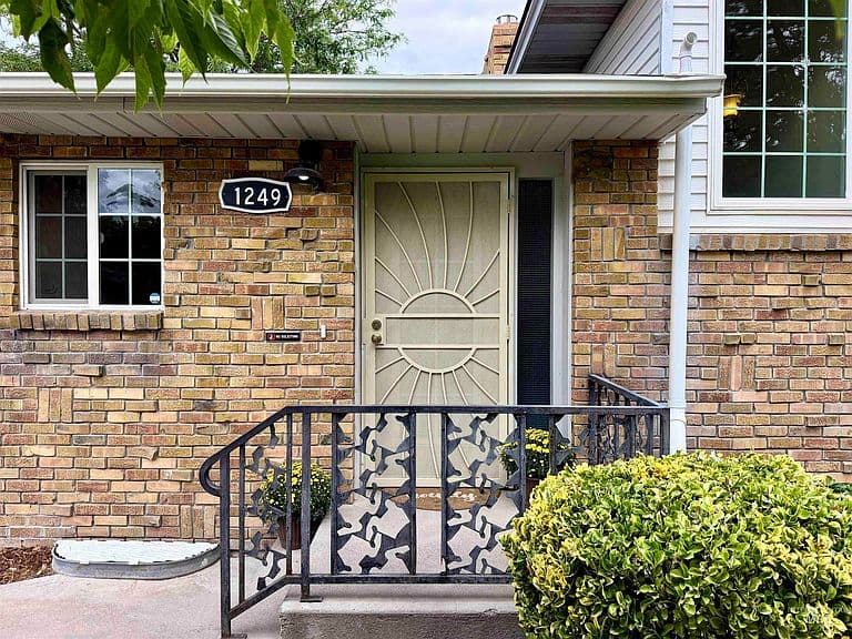 1249 Evergreen Dr photo 5