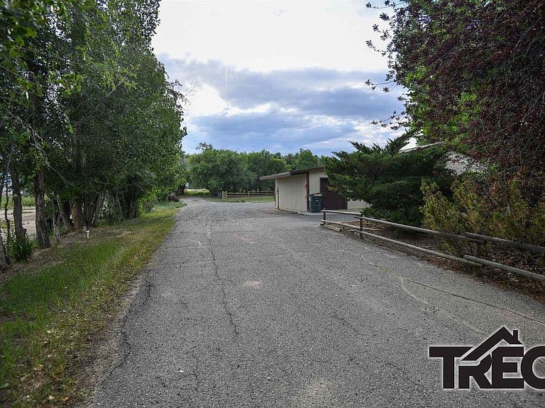 1040 Road 1 photo 5