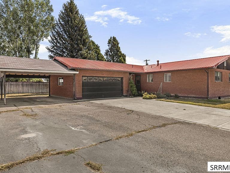 2050 Highland Dr photo 1