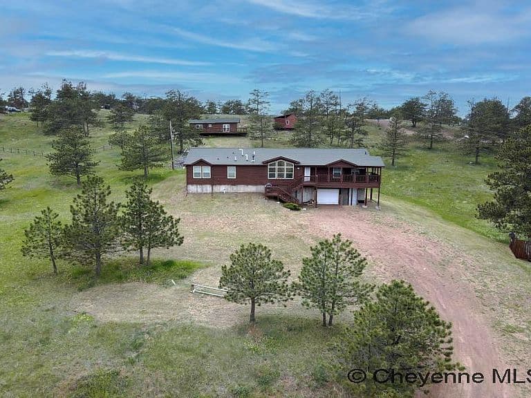 1040 Trails End Dr photo 1