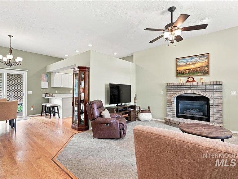 2286 N Wingate Pl photo 3