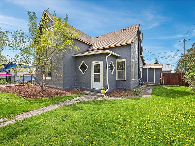 104 2nd Ave W photo 1