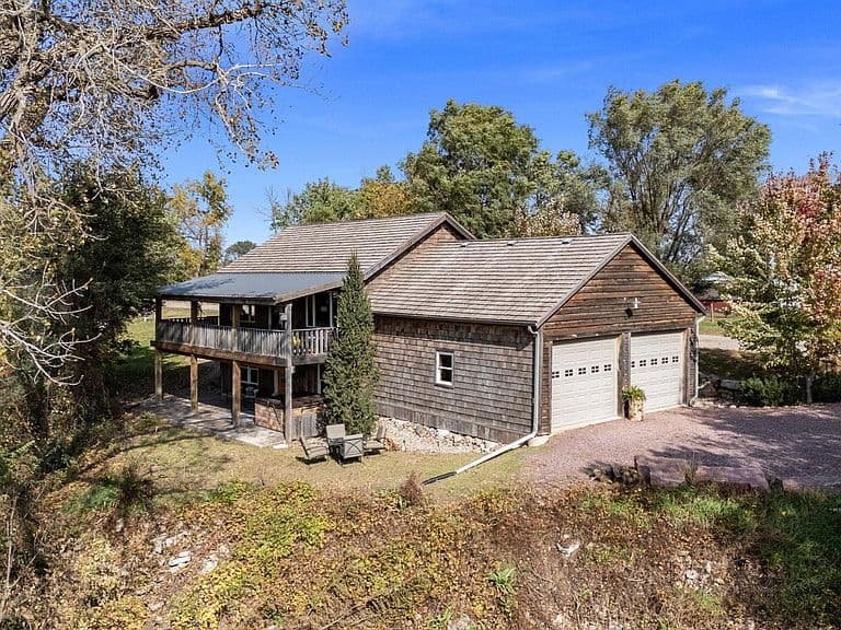 1823 Ashley Ave photo 2