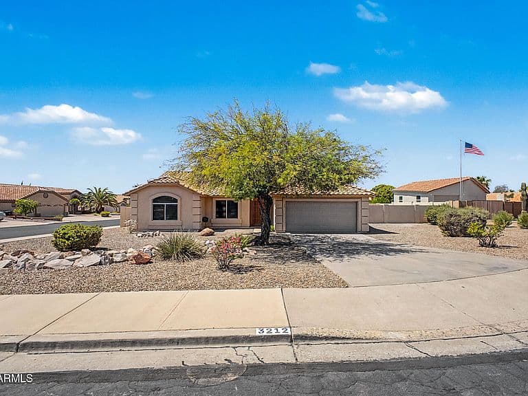 3212 N RAMADA Circle photo 2