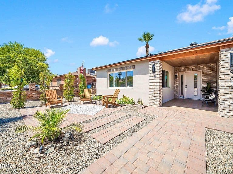 902 W CATALINA Drive photo 2