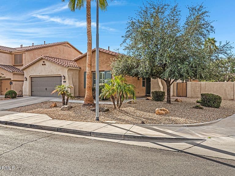 11021 W Adams St photo 3