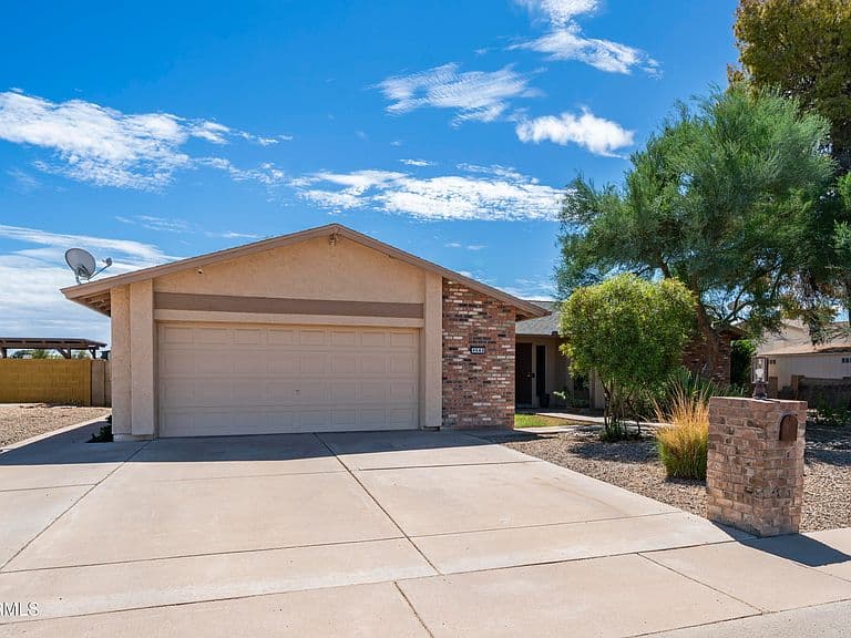 4543 N 100th Drive photo 2