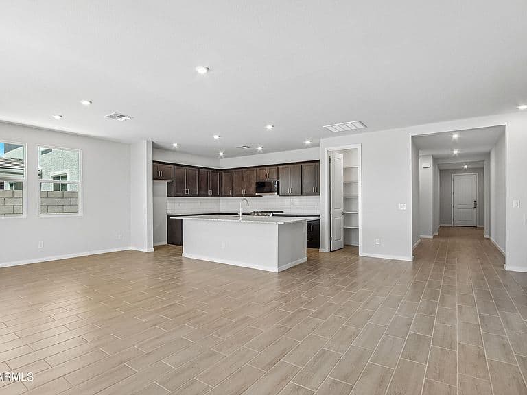23021 W IRMA Lane photo 4