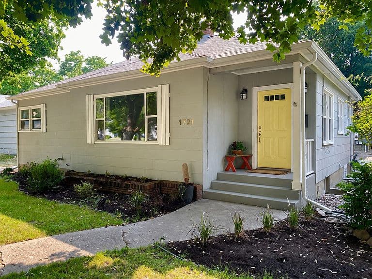 1721 Helen Ave photo 1
