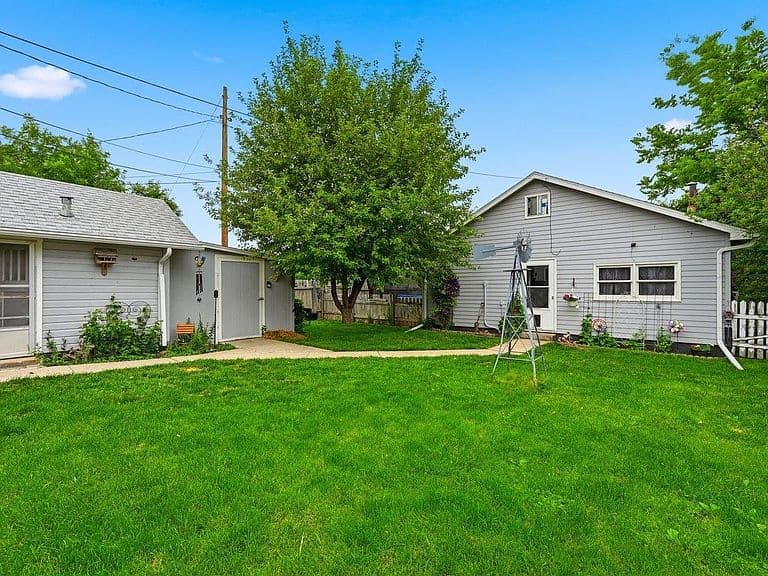 1025 Kingsbury St photo 3
