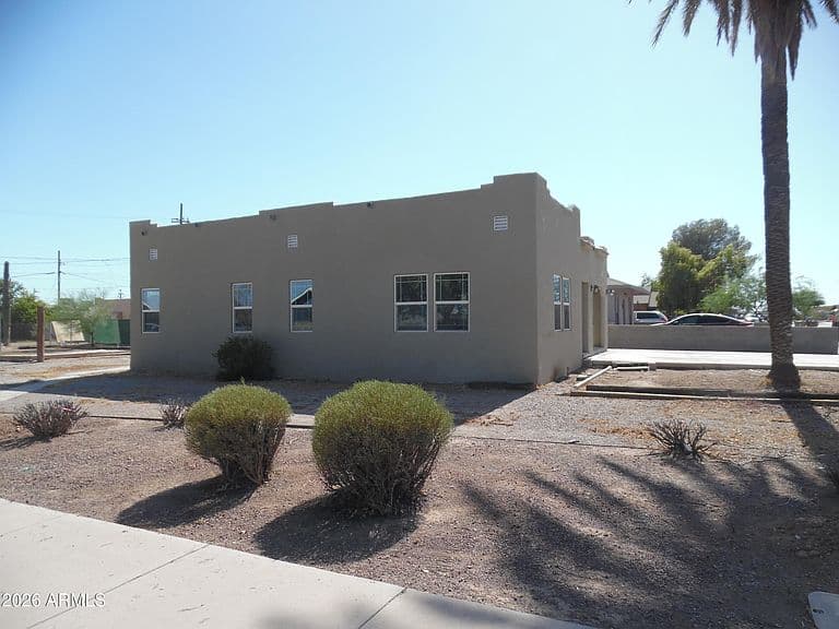211 E EASON Avenue photo 2