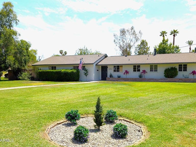5741 W HARMONT Drive photo 1