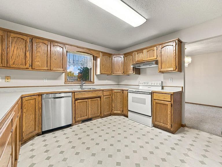 1014 Sommerset Dr photo 4