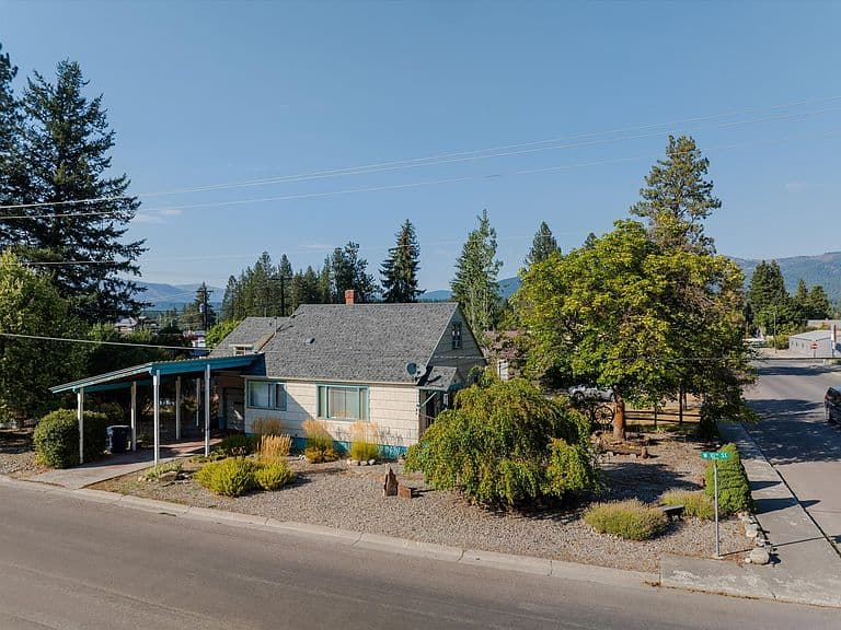 920 Main Ave photo 4