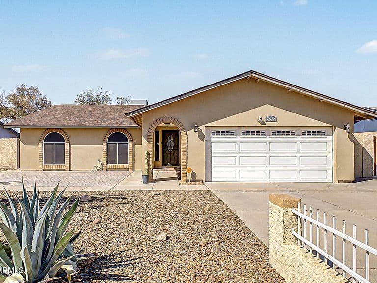 7208 W SUNNYSLOPE Lane photo 2