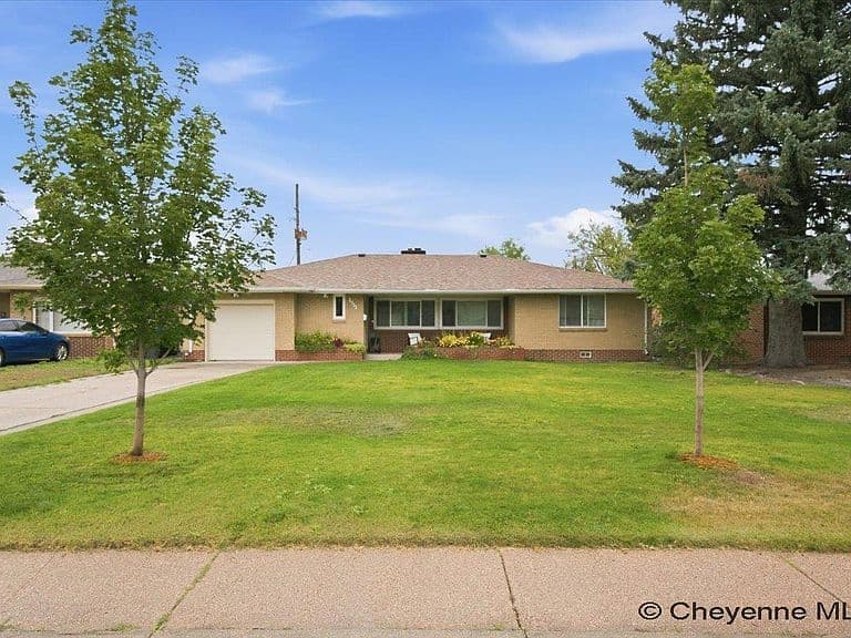 2732 Deming Blvd photo 2