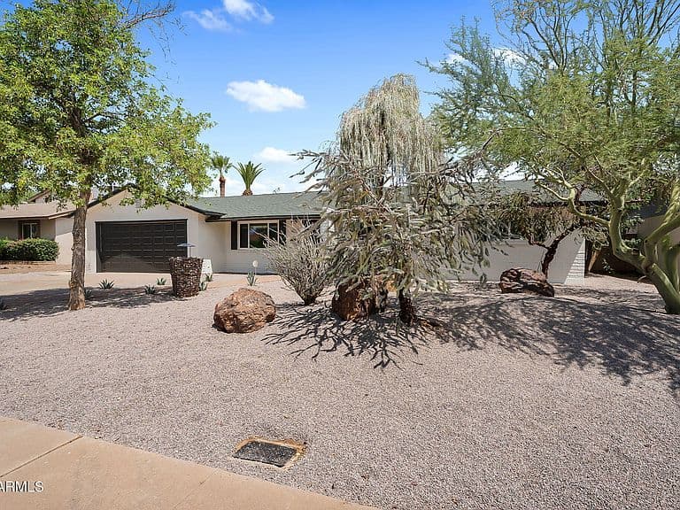 1018 E MARIGOLD Lane photo 3