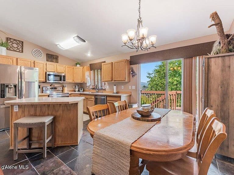 380 W Bridle Ln photo 4