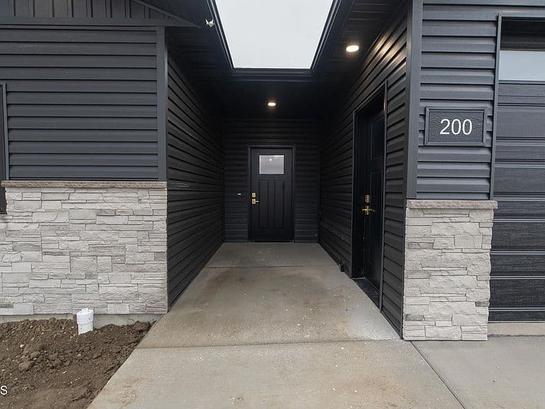 200 Paradise Dr photo 4