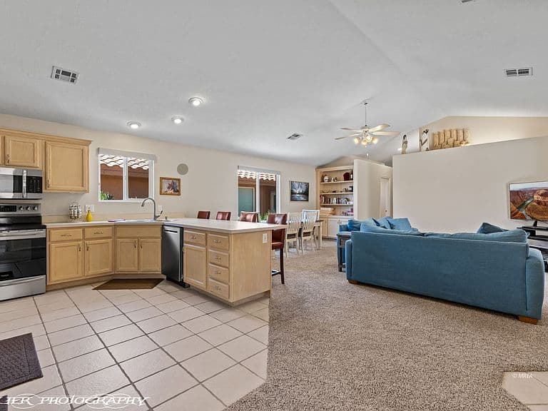 302 Palmer Ln photo 4