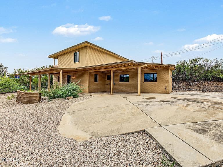 2607 W Arthur Pl photo 5