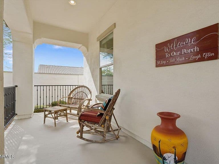 2410 N BEVERLY Place photo 4