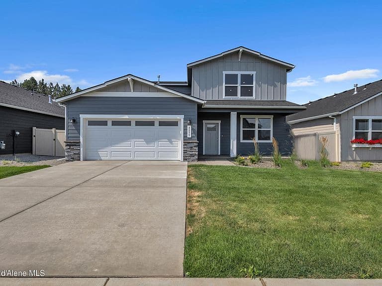 2755 N Vega St photo 1