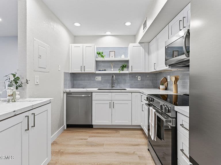 4608 W MARYLAND Avenue #130 photo 1