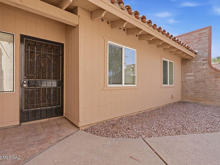 8579 N Calle Tioga photo 4