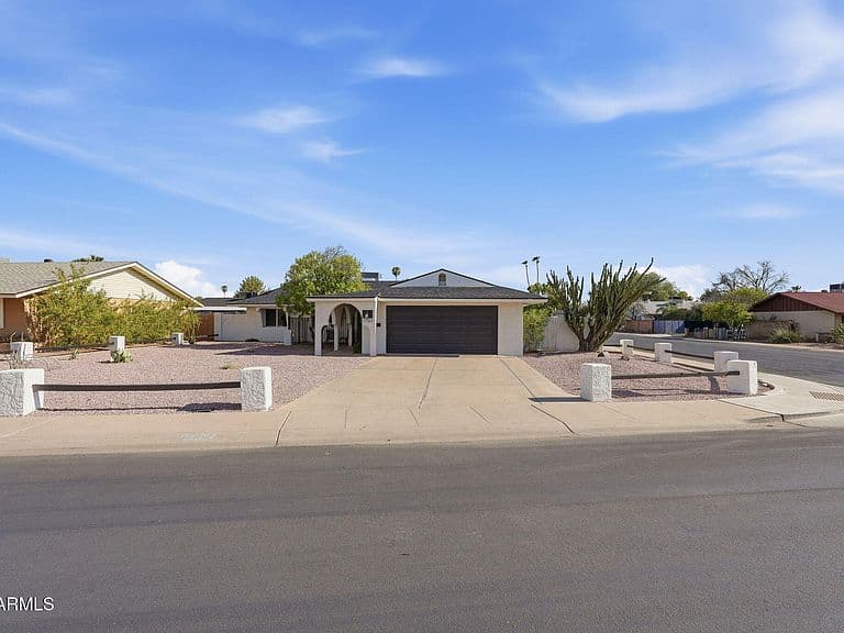 1703 E Laguna Drive photo 4