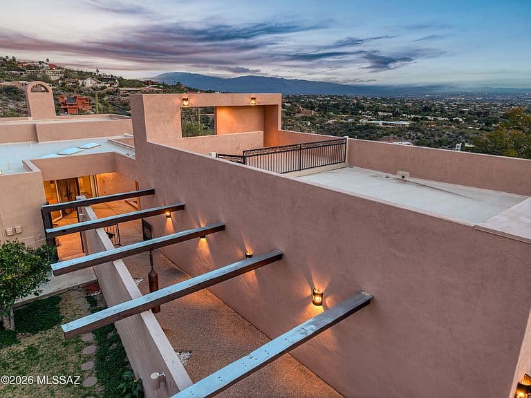 7001 N Ina Pl photo 4